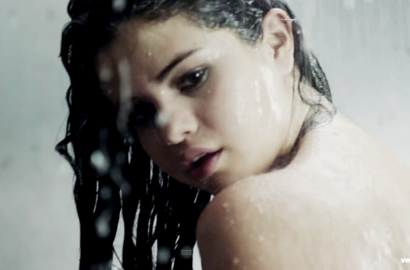 Selena Gomez Seksi Basah-Basahan di MV 'Good for You'