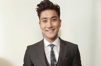 Pose Kocak Pakai Bantal, Apa Siwon SuJu Tetap Ganteng?