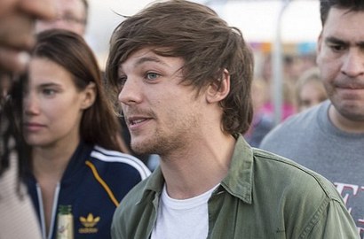 Gandeng Model Cantik, Itu Pacar Baru Louis Tomlinson?