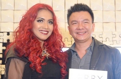 Tertutup Soal Gugatan Cerai, Denada Merasa Tertekan?