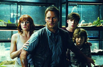 Intip Meme Kocak Adegan Chris Pratt Nari Jaipong di 'Jurassic World'