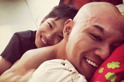 Putranya Terkenal di Dunia Maya, Deddy Corbuzier Ajarkan Azka Soal Seks