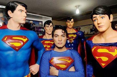 Demi Mirip Superman, Pria di Filipina Nekad Bedah Plastik 23 Kali