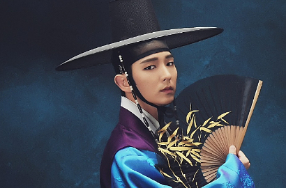 Intip Elegannya Lee Jun Ki, Yu Bi Cs di Foto Karakter 'Scholar Walks the Night'