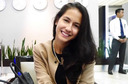 Pevita Pearce Sendu Tapi Manis di Foto 'Aach...Aku Jatuh Cinta'