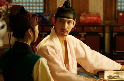 Changmin TVXQ Bakal Jadi Penulis Novel Erotis di 'Scholar Walks the Night'?