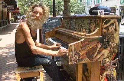 Pukau Netter dengan Main Piano, Gelandangan Eks Marinir Dapat Pekerjaan