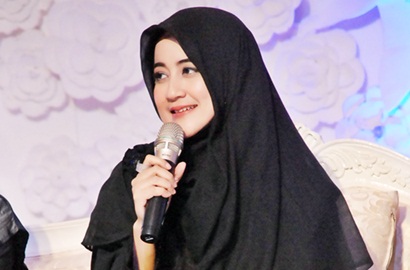 Dakwah Lewat Lagu, Pipik Dian Irawati Belajar Vokal