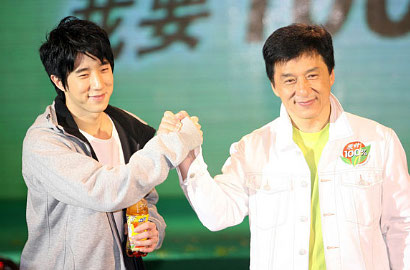 Jackie Chan Minta Anaknya Dipenjara 6 Bulan Tiap Tahun