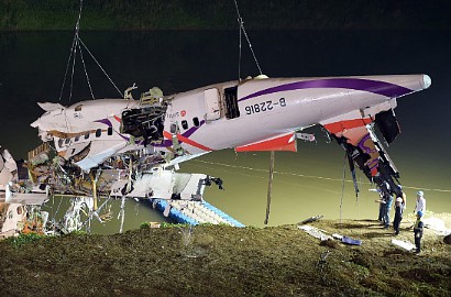 Pilot TransAsia Ketahuan Matikan Mesin Sebelum Pesawat Jatuh