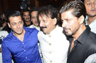Salman Khan Kangen Shahrukh Khan di Pesta Buka Bersama Baba Siddiqui