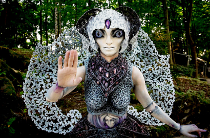 Ratusan Wanita Bugil sebagai Kanvas di 'World Bodypainting Festival 2015'
