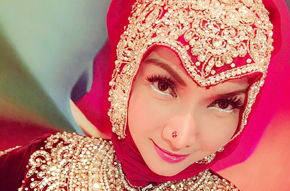 Indahnya Kaftan Bertabur Kristal Swarovski Milik Roro Fitria