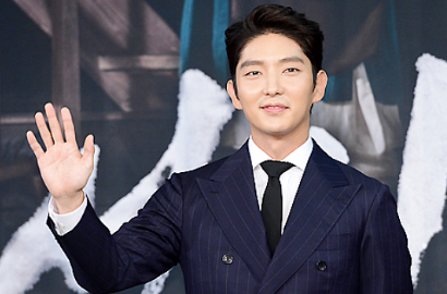 Merasa Sudah Tua, Lee Jun Ki Galau Jadi Vampir di 'Scholar Walks the Night'
