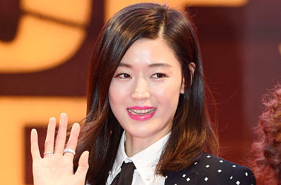 Kerennya Jun Ji Hyun Bawa Senapan Di Foto 'Assassination'