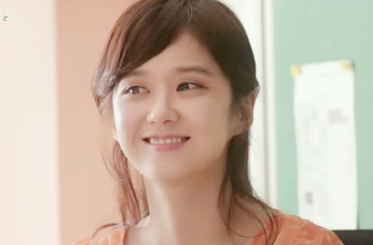 Jang Nara Jadi Guru Cantik di Teaser Film Korea-Tiongkok 'Polaroid'