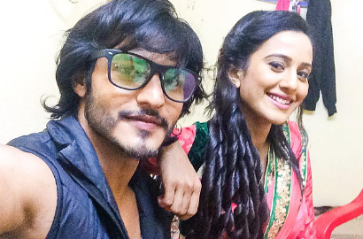 Mesranya Ravi Bhatia 'Jodha Akbar' Payungi Heena Parmar 'Anarkali', Cinlok?