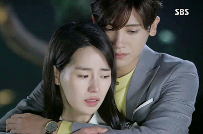 Hyungsik dan Lim Ji Yeon 3 Jam Syuting Hujan-Hujanan Romantis di 'High Society'