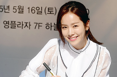 Han Ji Min Anggun dan Bersinar saat Hadiri Acara di Paris