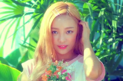 Hara Kara Mesra dengan Pria di Teaser MV 'Choco Chip Cookies'