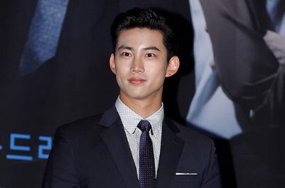 Intip Seriusnya Taecyeon 2PM Belajar dalam Foto Drama 'Assembly'