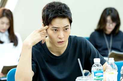 Perankan Dokter, Joo Won Malah Misterius di Foto 'Yongpalyi'
