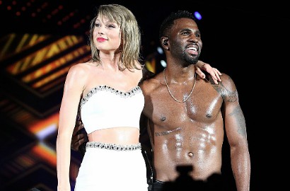 Jason Derulo Topless Saat Tampil Bareng Taylor Swift di Konser '1989' Washington