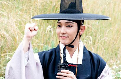 Ini Cara Lee Jun Ki Atasi Panasnya Syuting 'Scholar Who Walks the Night'