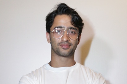 Pamer Sepatu Baru, Shaheer Sheikh Dapat Hadiah Lebaran dari Ayu Ting Ting?