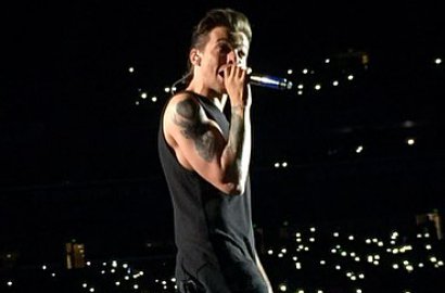 Louis Tampil Perdana Bareng 1D Sejak Diberitakan Jadi Calon Ayah