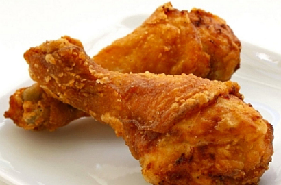 Kebanyakan Makan Ayam Goreng, Payudara Pria Muda Ini Membesar