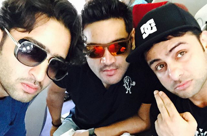 Shaheer Sheikh Libur Lebaran ke Bali Bareng Rohit dan Saurav