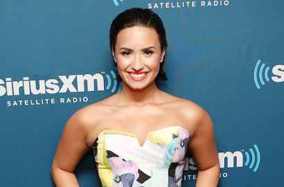 Demi Lovato Pakai Bikini di Teaser Video Musik 'Cool for the Summer'