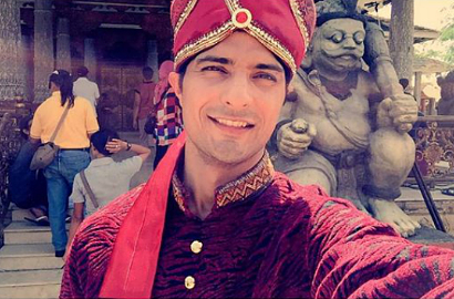 Bosan Ganteng, Vin Rana Pamer Selfie Imut Pakai Topi Minion