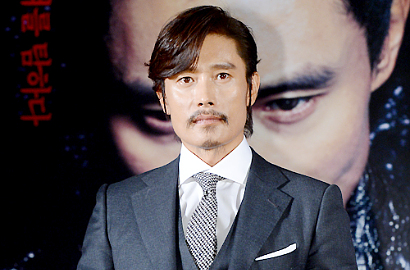 Demi 'Memories of the Sword', Lee Byung Hun Minta Maaf Soal Skandalnya