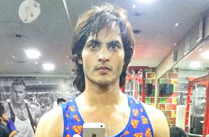 Lucunya Ravi Bhatia Pamer Foto Bareng 'Shinchan'