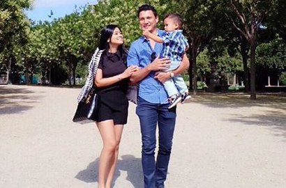 Christian Sugiono-Titi Kamal Pamer Ciuman Mesra di Depan Menara Eiffel