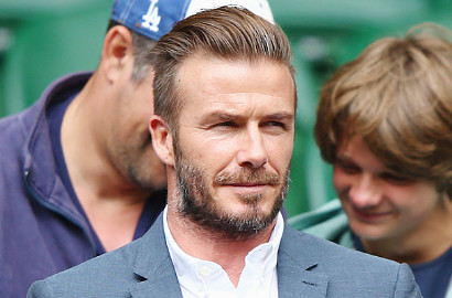 Kejutan Dobel, David Beckham Hadiahkan 7 iPhone di 'Knock Knock'