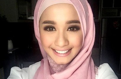 Lindungi Laudya Cynthia Bella, Sekuriti Ini Kena Gampar Fans