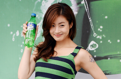 Kaki Jenjang dan Ramping Kang Sora di Foto Terbaru Tuai Pujian