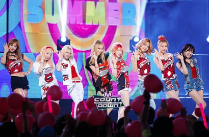 Ups, Netter Sindir SNSD yang Ketahuan Lipsync Saat Manggung