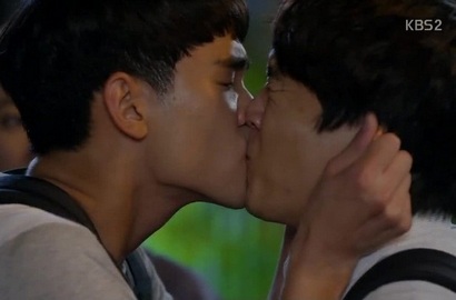 Kim Soo Hyun Akui Tersiksa Lahir Batin di Adegan Cium Pria Serial 'Producer'