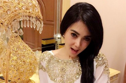 Pakai Scarf di Kepala, Syahrini Jadi Unyu Mirip Kartun 'Masha and the Bear'?