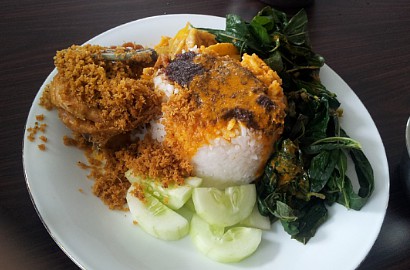 Mengapa Masakan Padang Selalu Identik dengan Daun Singkong?