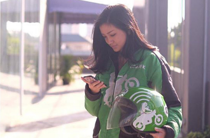 Kagumi Lebih Dekat Supir Gojek Cantik yang Memenya Bikin Netter Baper