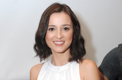 Julie Estelle Debut Sebagai Penyanyi di OST 'Surat dari Praha'
