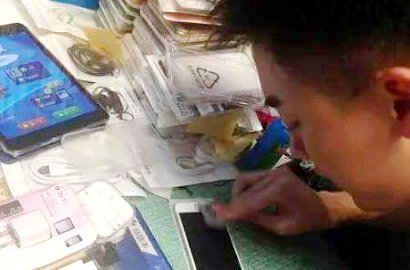 Jatuh Cinta, Netter Wanita Nekad Cari Penjual Ponsel Hape Ganteng