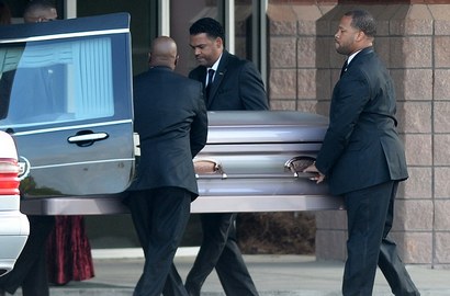 Upacara Pemakaman Bobbi Kristina Brown Sempat Diwarnai Ketegangan