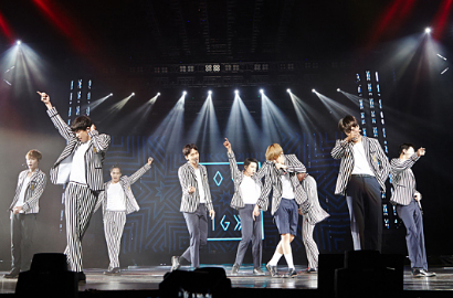 EXO Kenang Masa-Masa Trainee di Video Film 'SMTOWN THE STAGE'