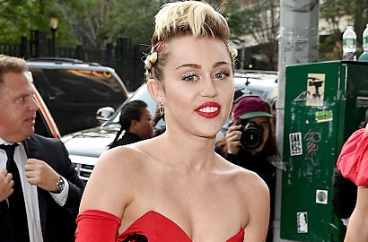 Miley Cyrus 'Sindir' Harry Styles 1D yang Dianggap Curi Gaya Rambutnya